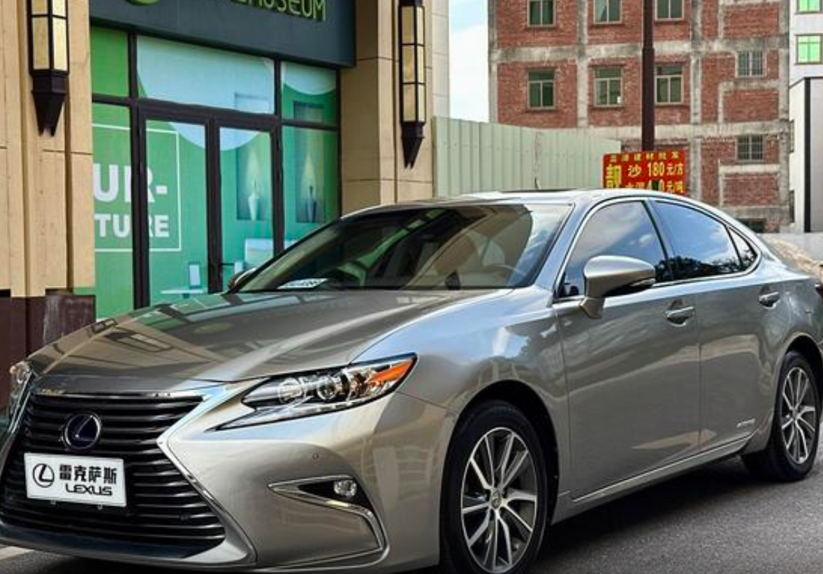 Lexus ES300 Main image