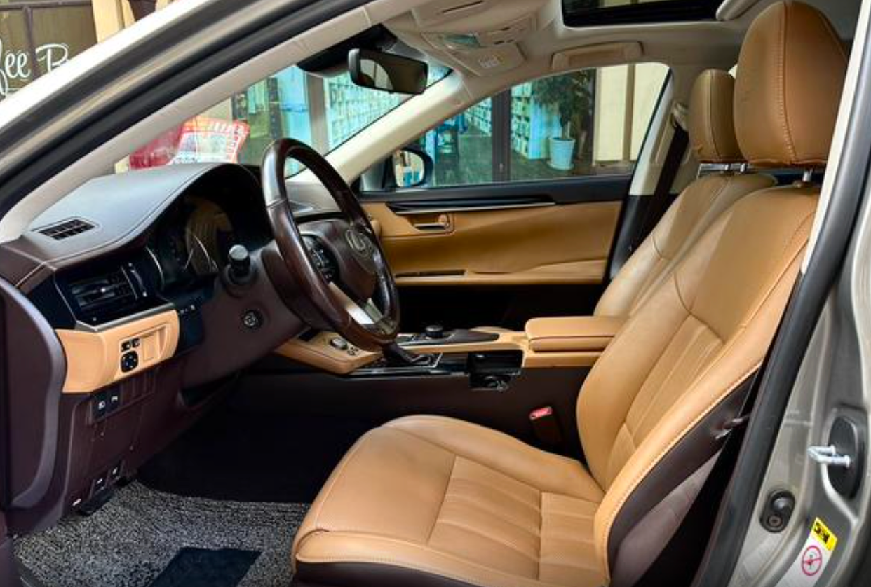 Lexus ES300 Secondary image