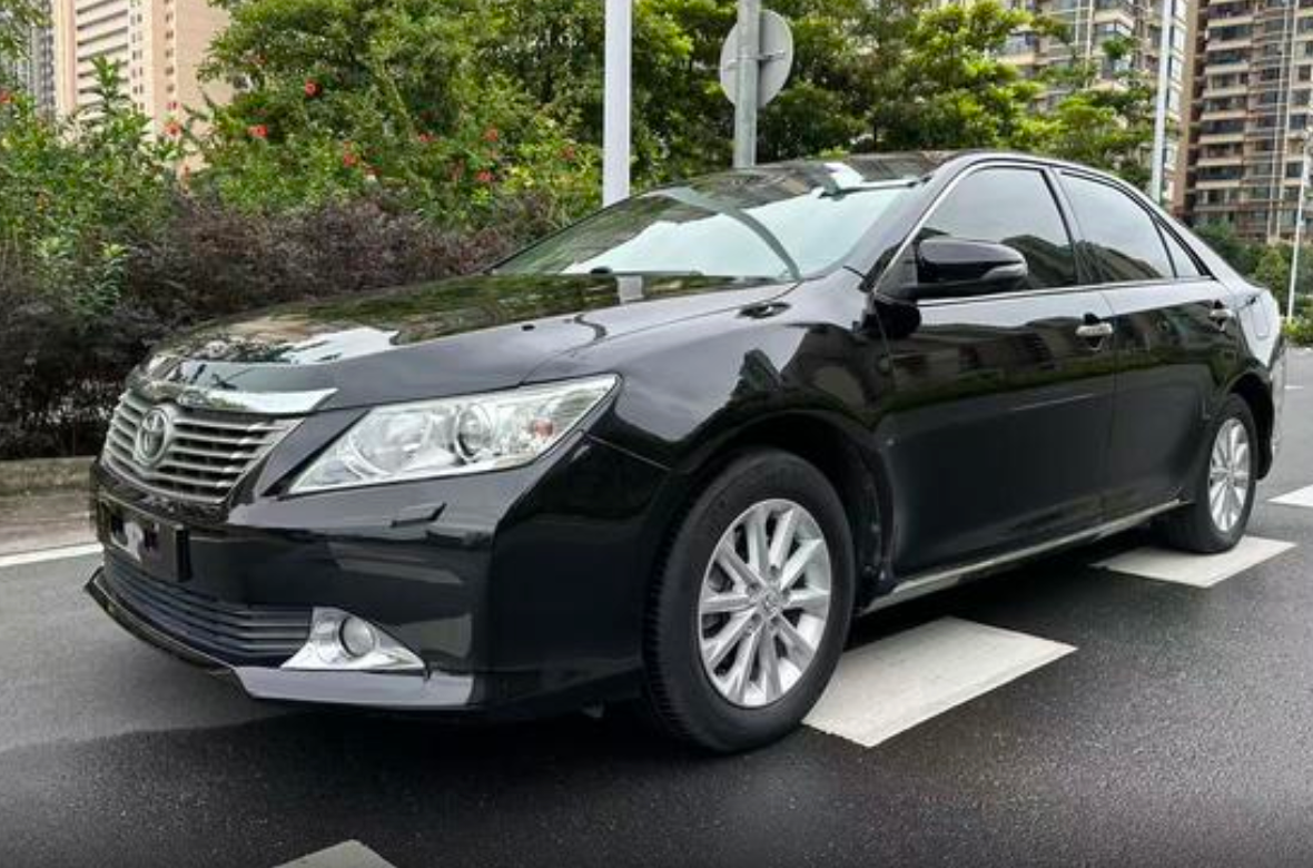 Toyota Camry Secondary image
