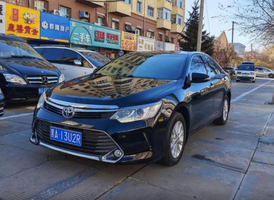 Toyota Camry Secondary image