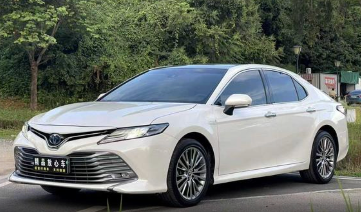 Toyota Camry Secondary image