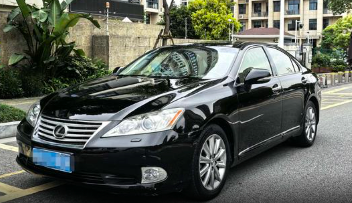 Lexus ES350 Secondary image