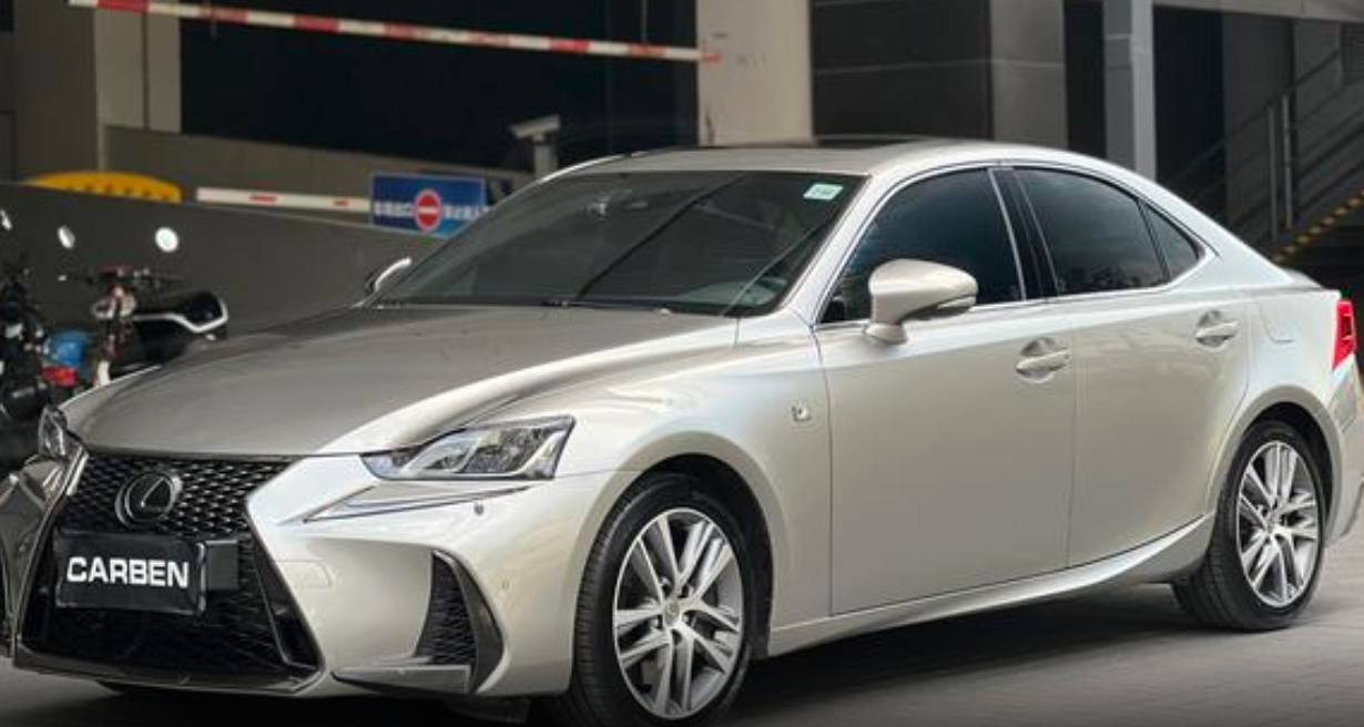 Lexus IS 300 F SPORT Secondary image