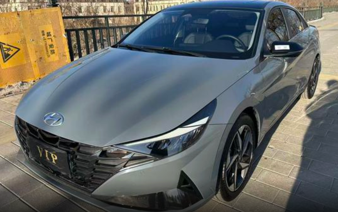 Hyundai Elantra Secondary image