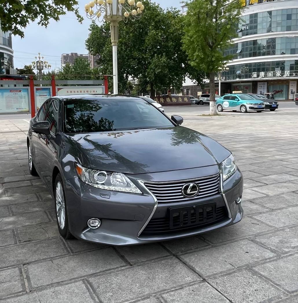Lexus ES350 Main image