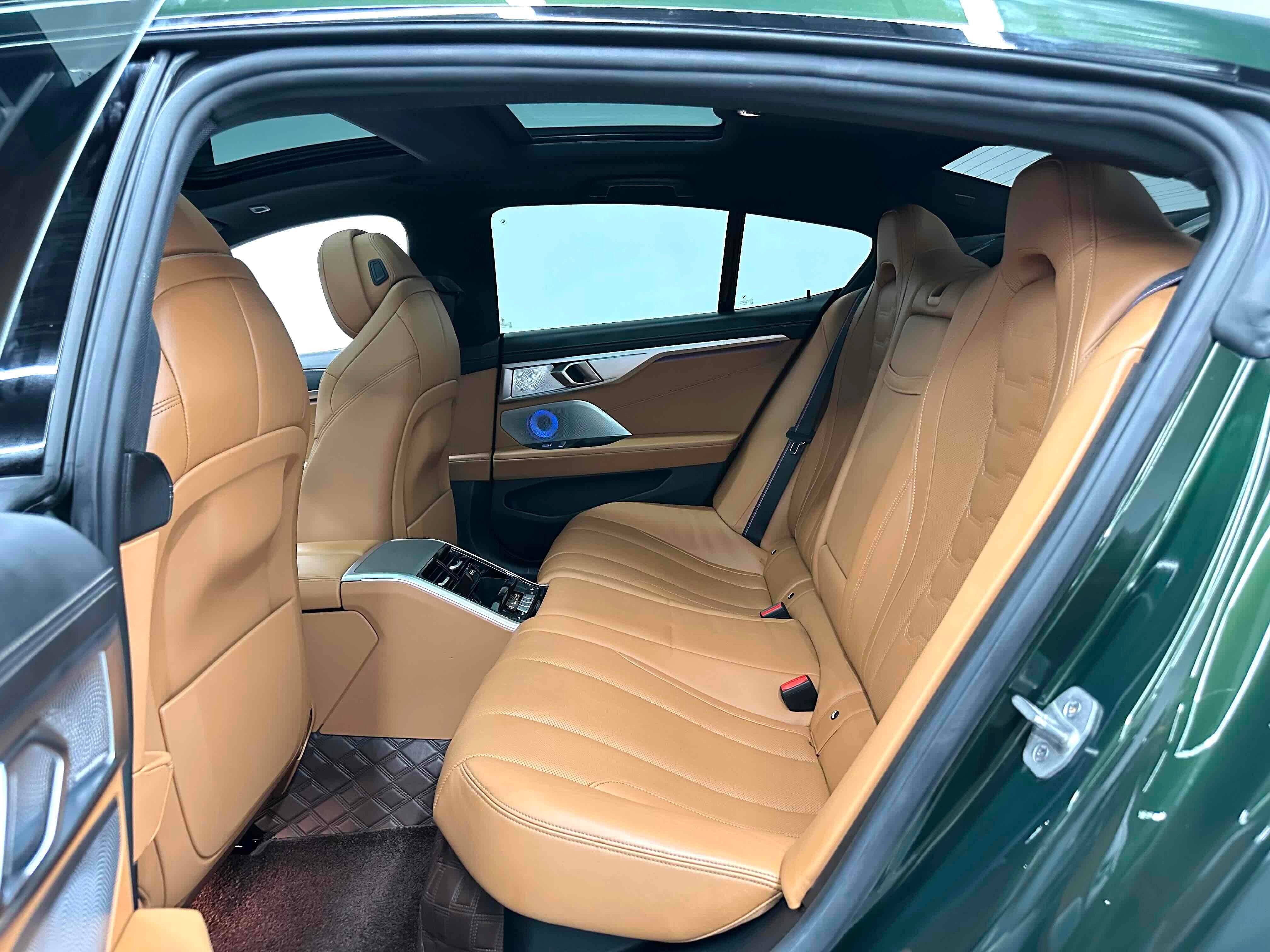 BMW 840i Secondary image