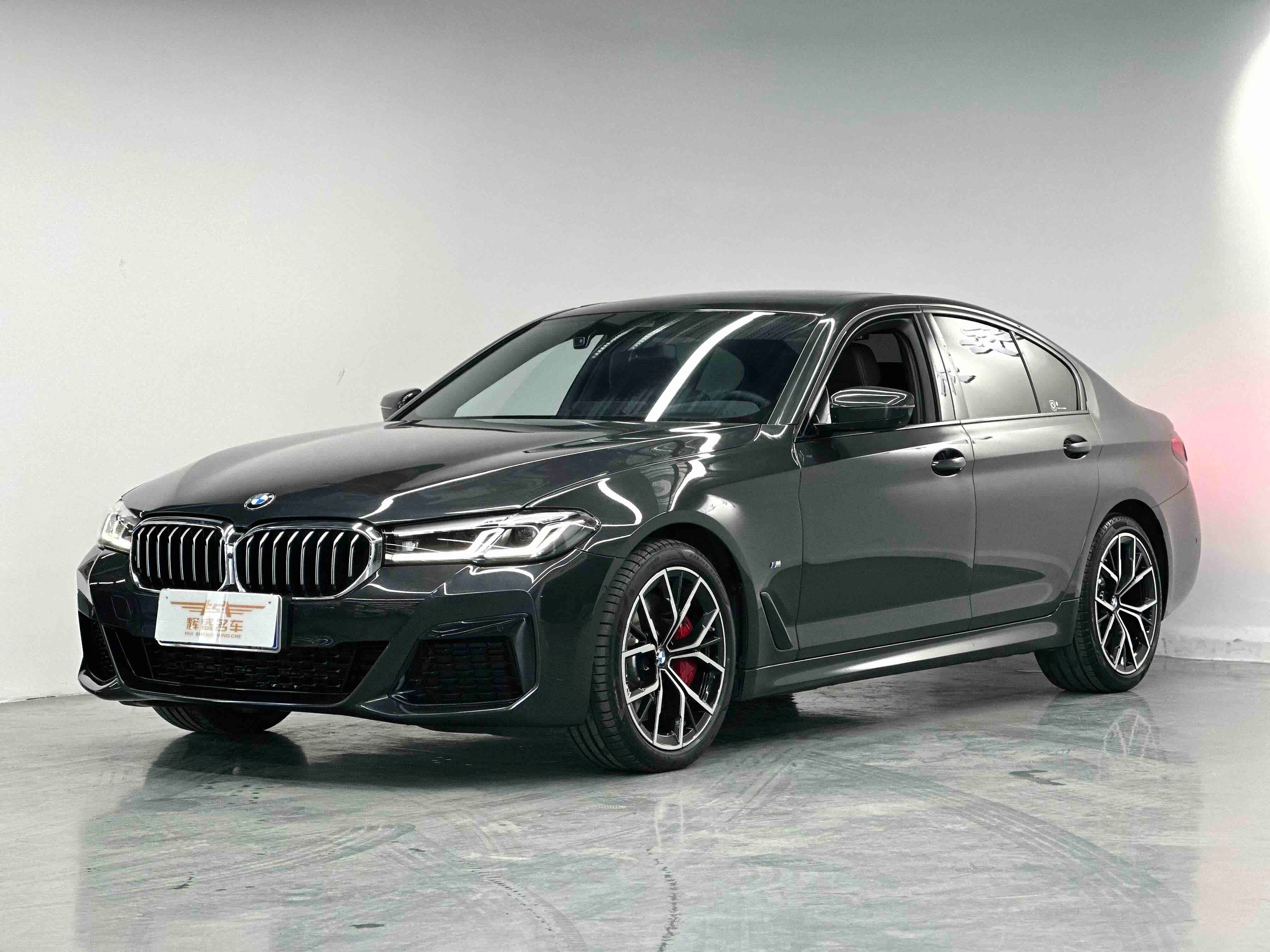 BMW 540i Secondary image