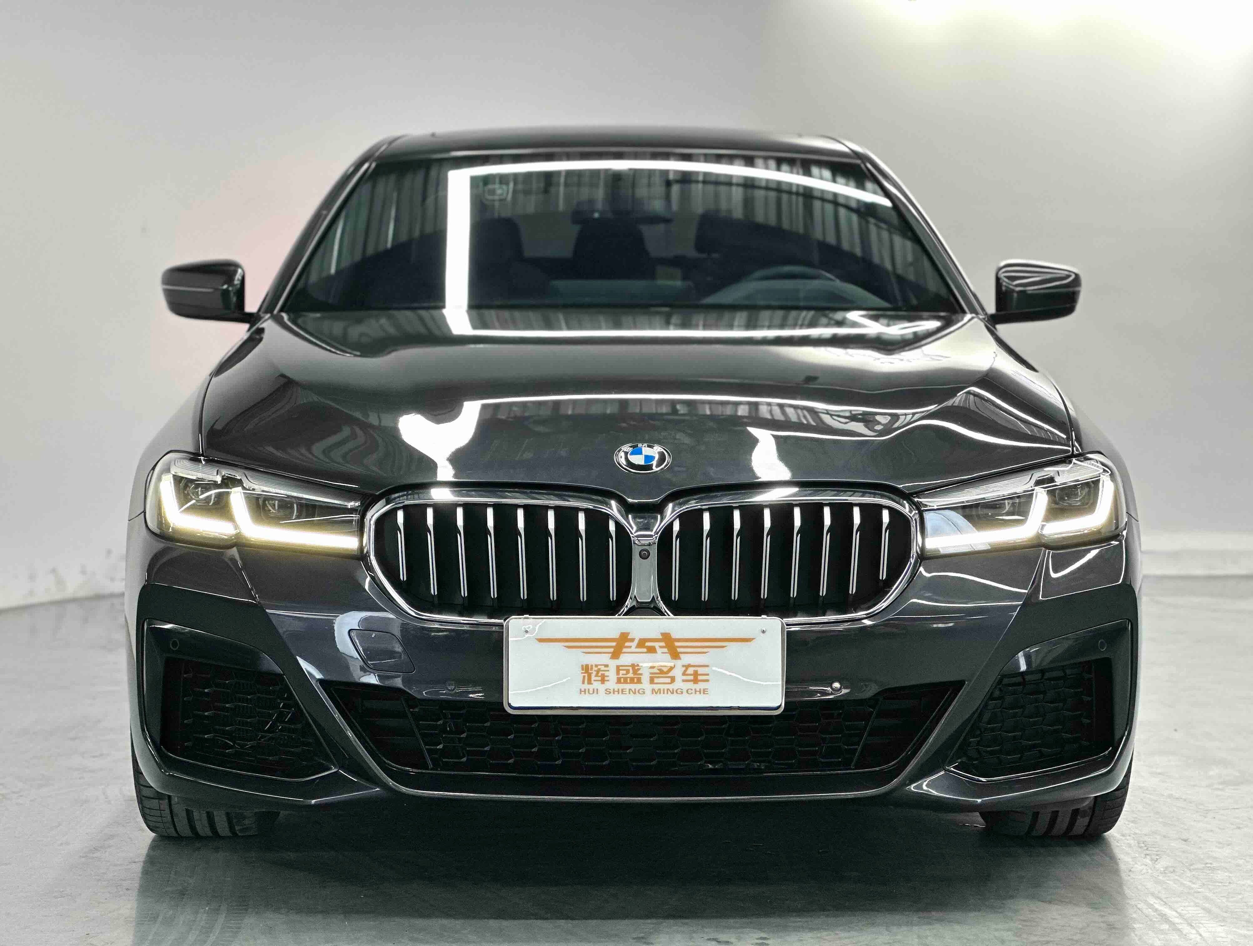 BMW 540i Main image
