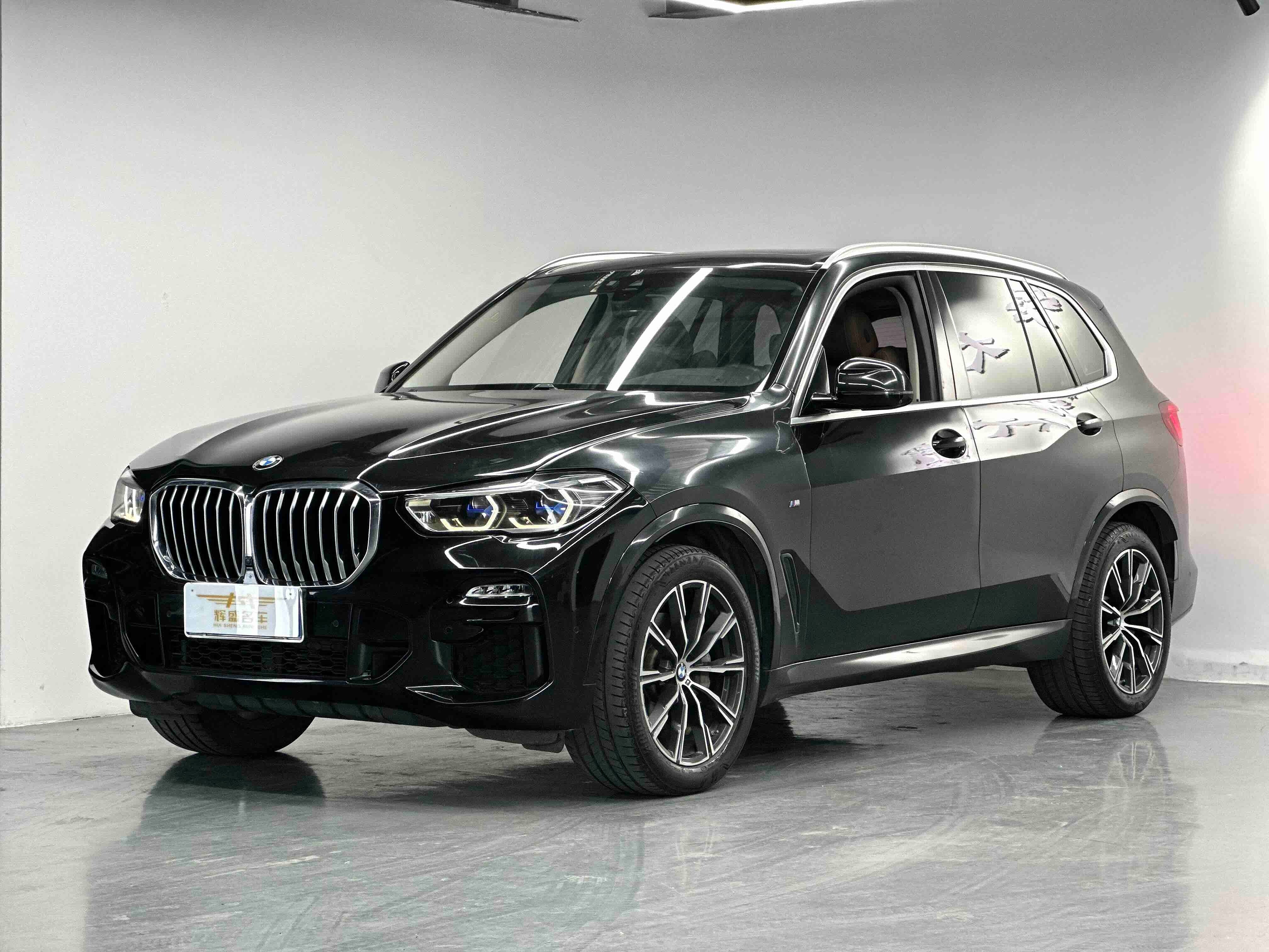 BMW X5 Secondary image