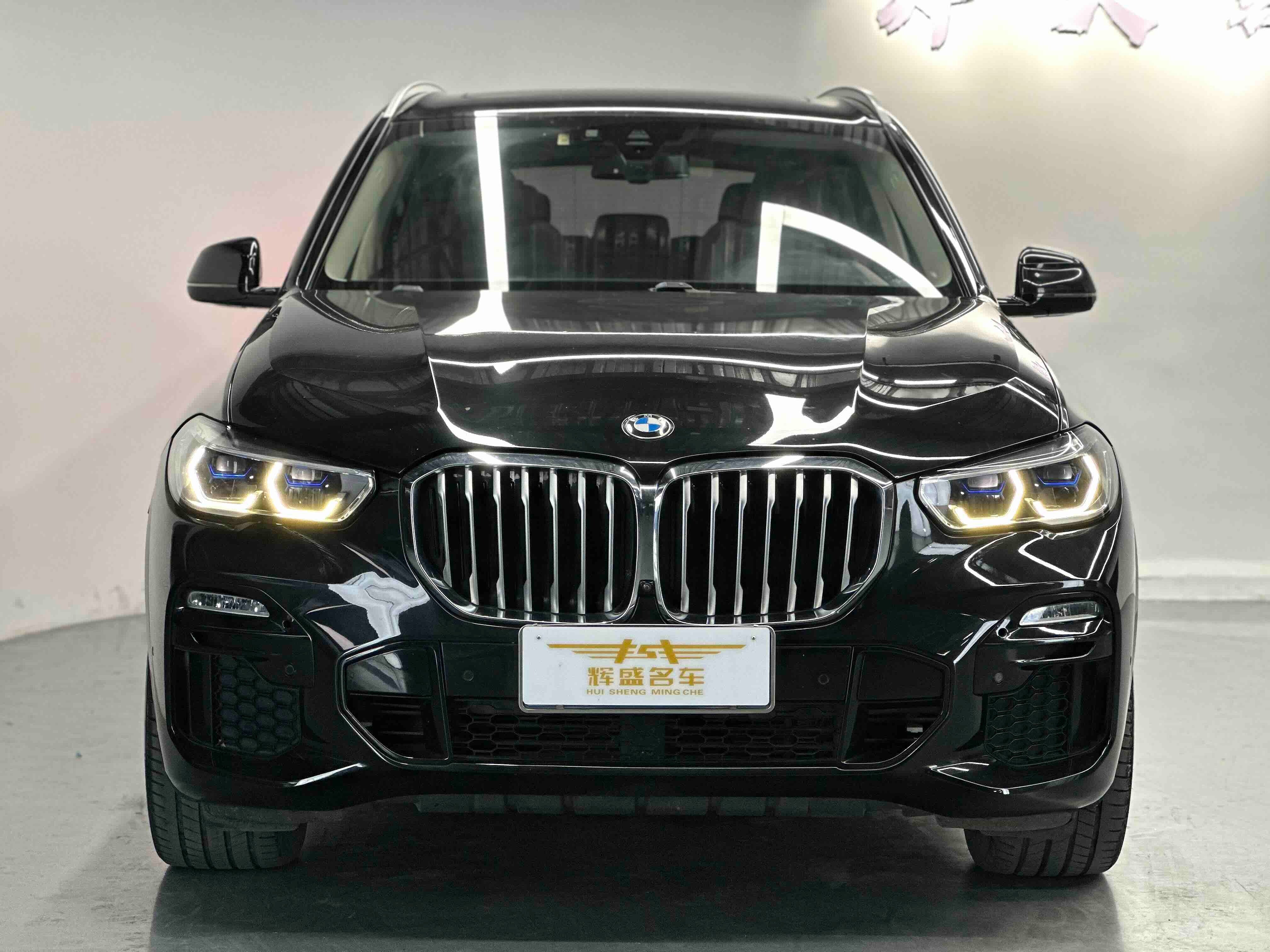 BMW X5 Main image