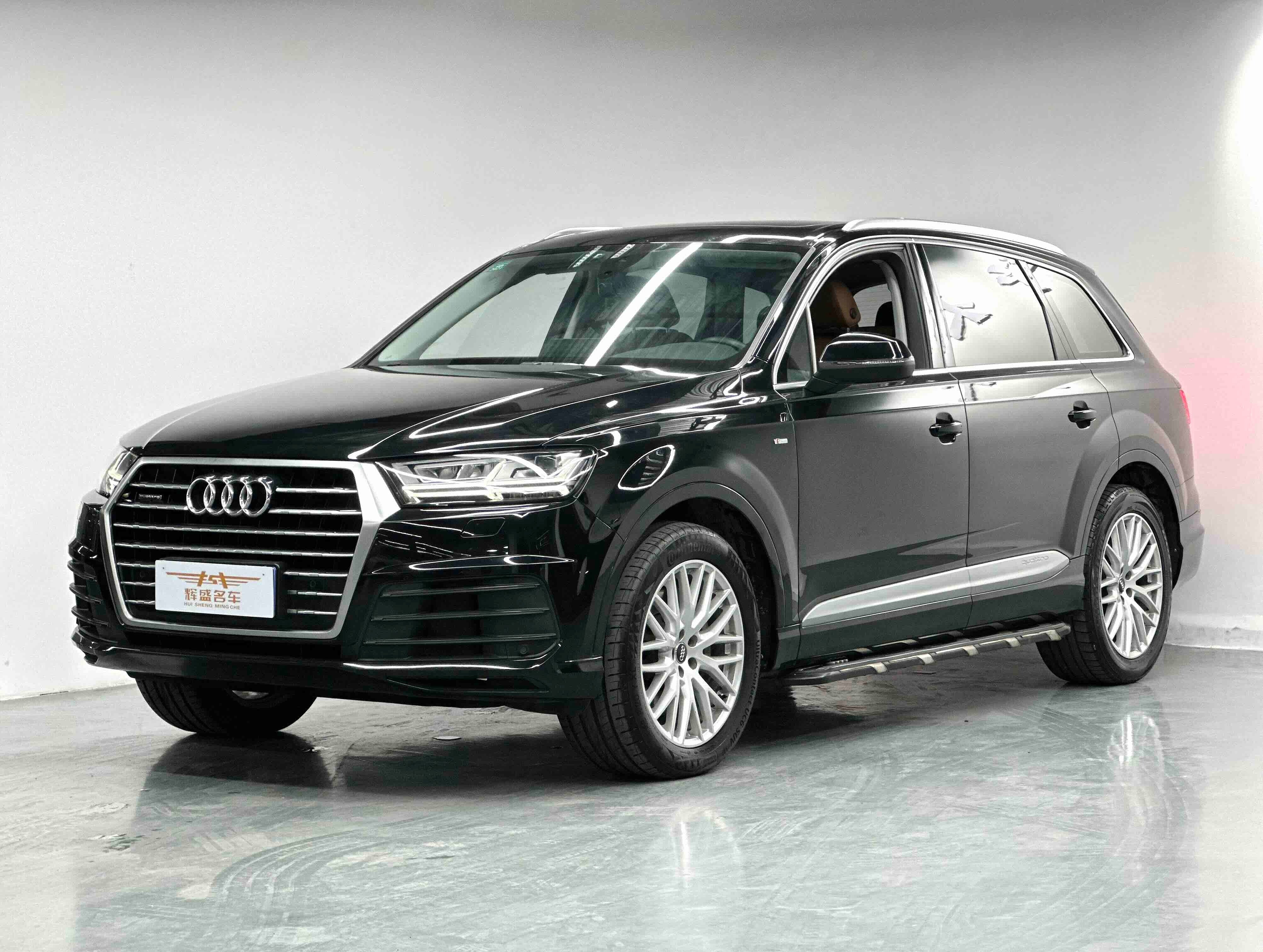 Audi Q7 Secondary image
