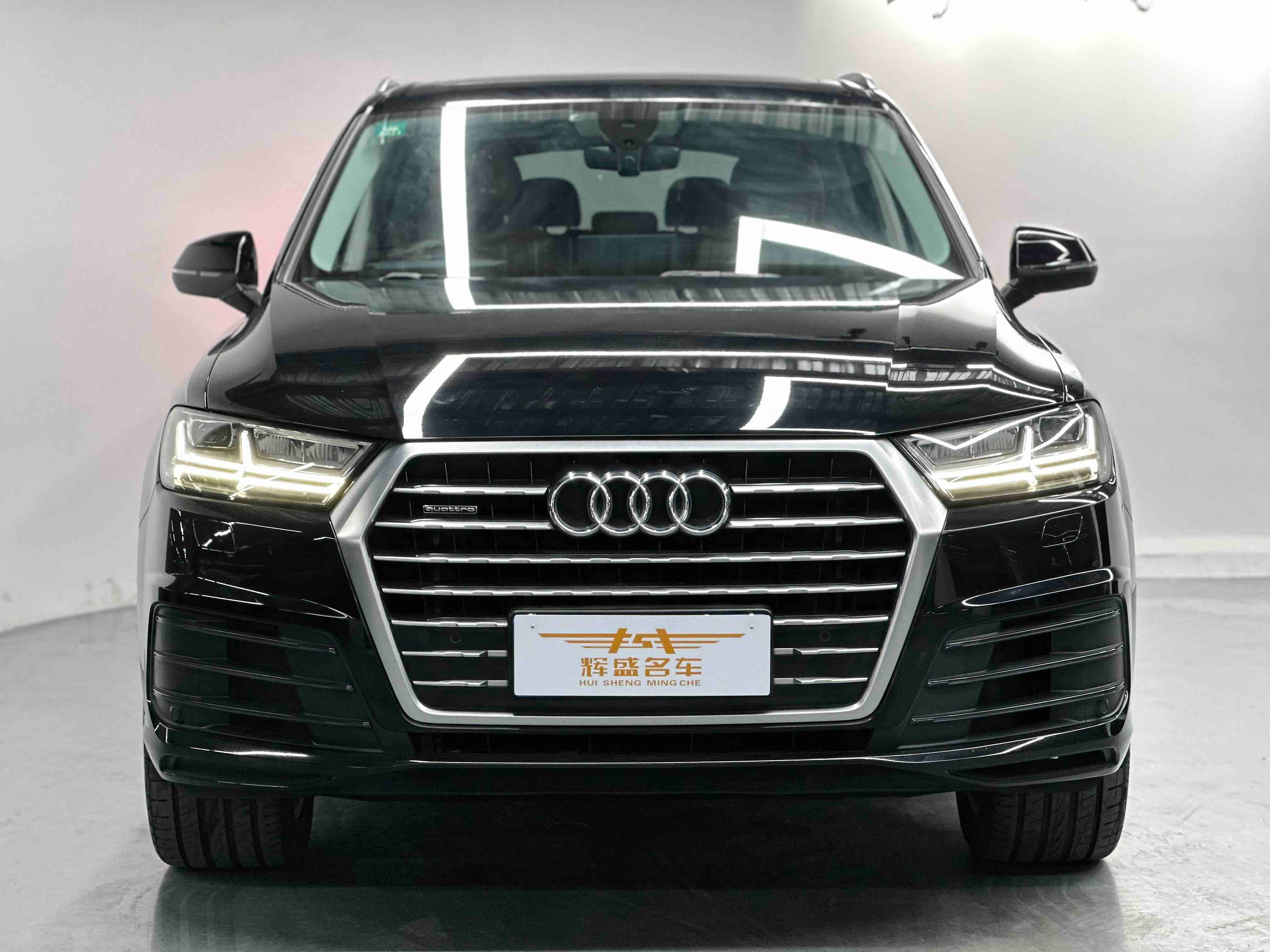 Audi Q7 Main image