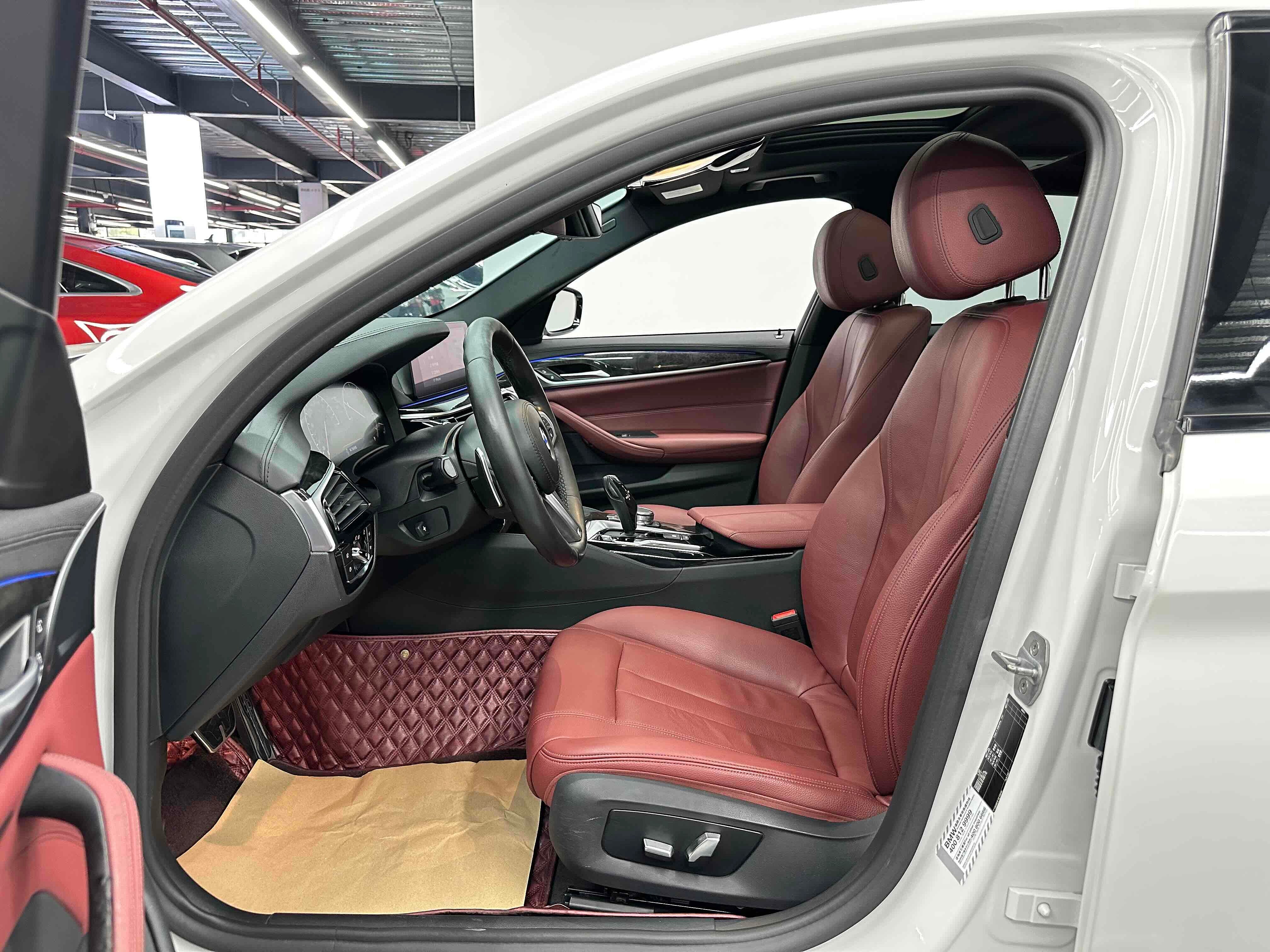 BMW 530Li Secondary image