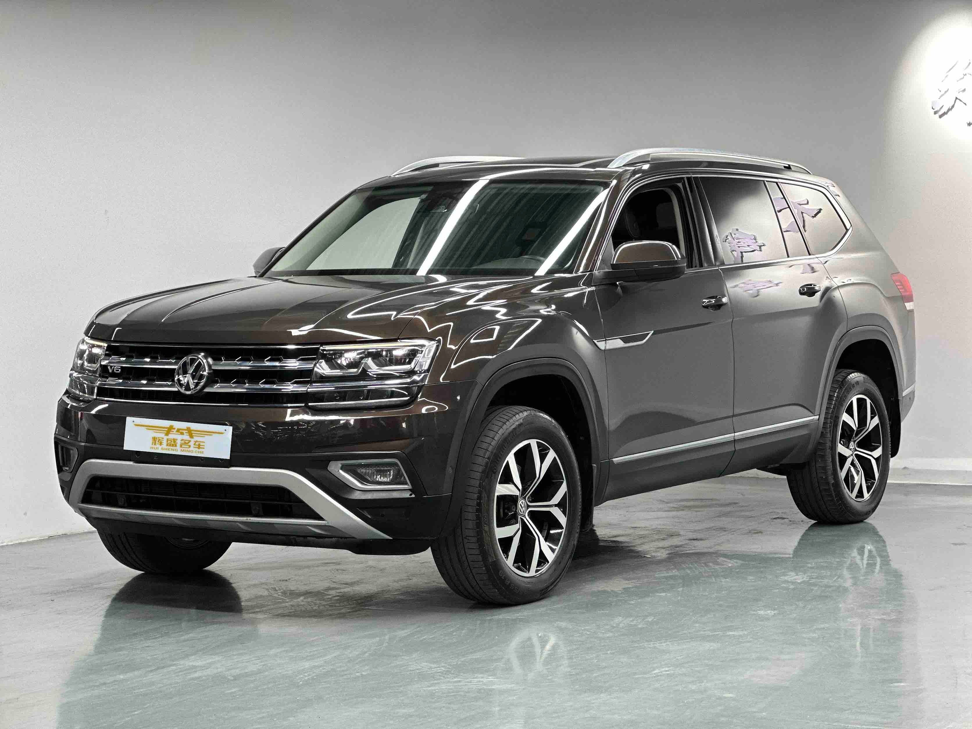 Volkswagen Touran Secondary image