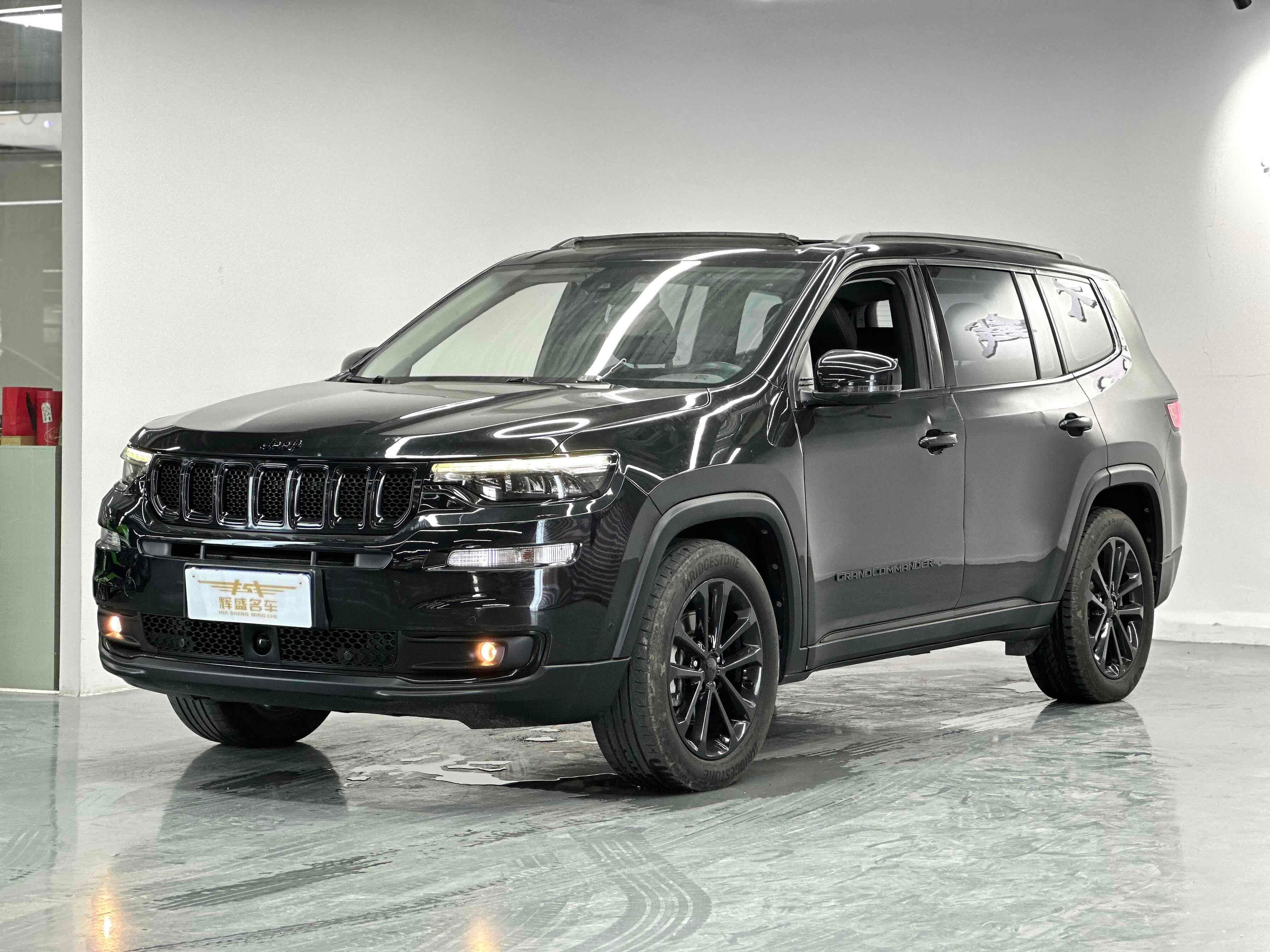 Jeep Commander Secondary image